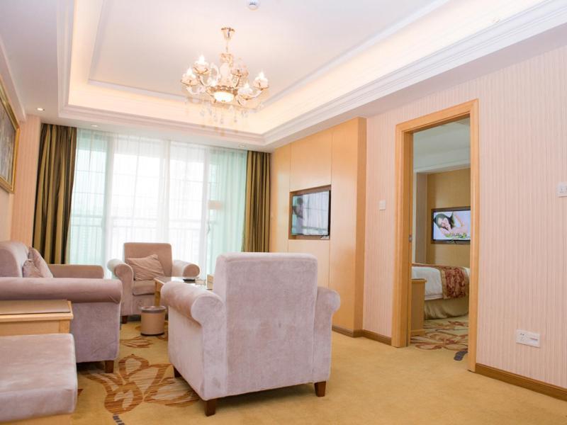 Vienna Classic Hotel Qingyuan Taihe Ancient Cave Scenic Area Екстериор снимка