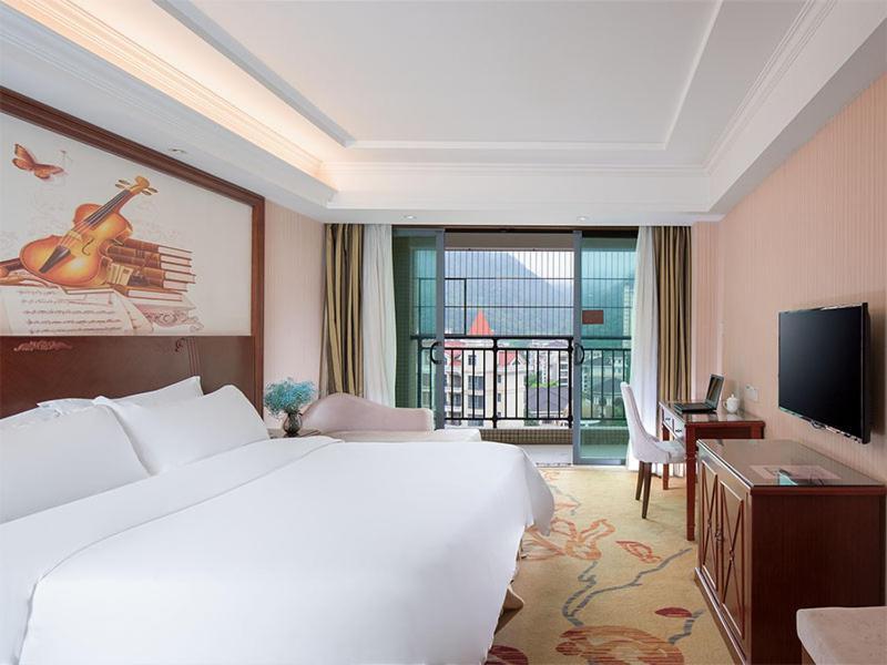 Vienna Classic Hotel Qingyuan Taihe Ancient Cave Scenic Area Екстериор снимка