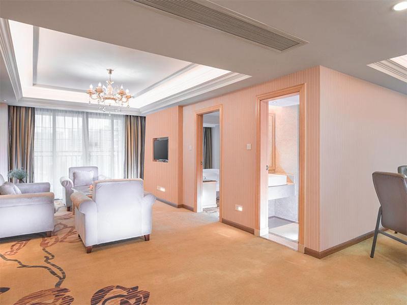 Vienna Classic Hotel Qingyuan Taihe Ancient Cave Scenic Area Екстериор снимка