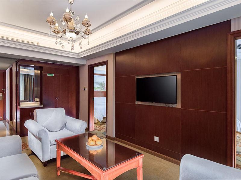 Vienna Classic Hotel Qingyuan Taihe Ancient Cave Scenic Area Екстериор снимка