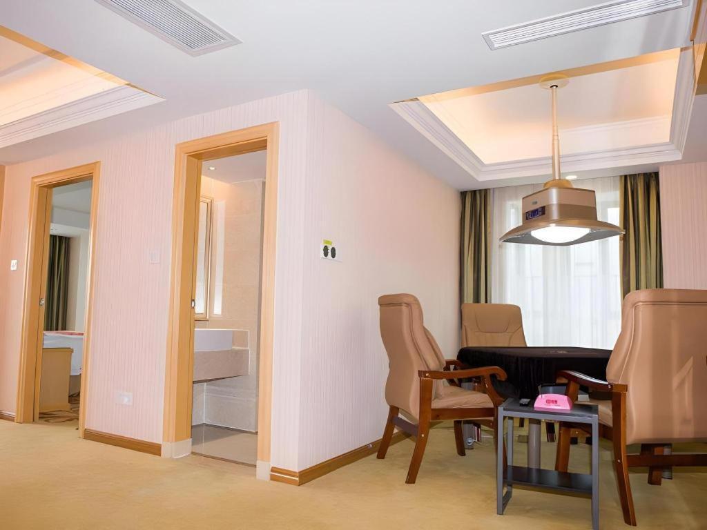 Vienna Classic Hotel Qingyuan Taihe Ancient Cave Scenic Area Екстериор снимка