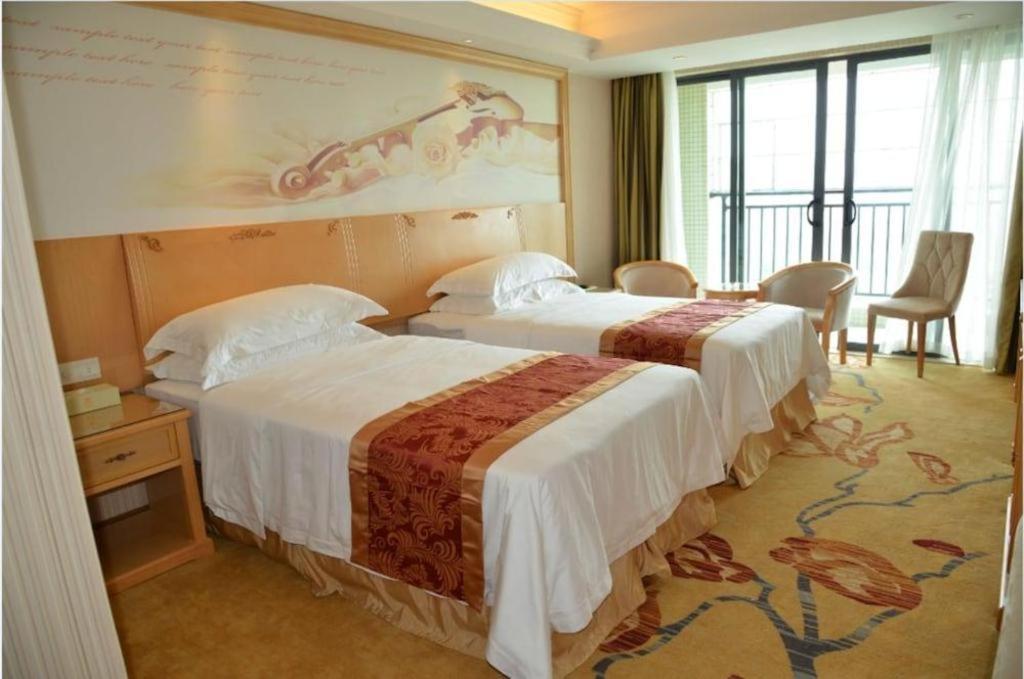 Vienna Classic Hotel Qingyuan Taihe Ancient Cave Scenic Area Екстериор снимка