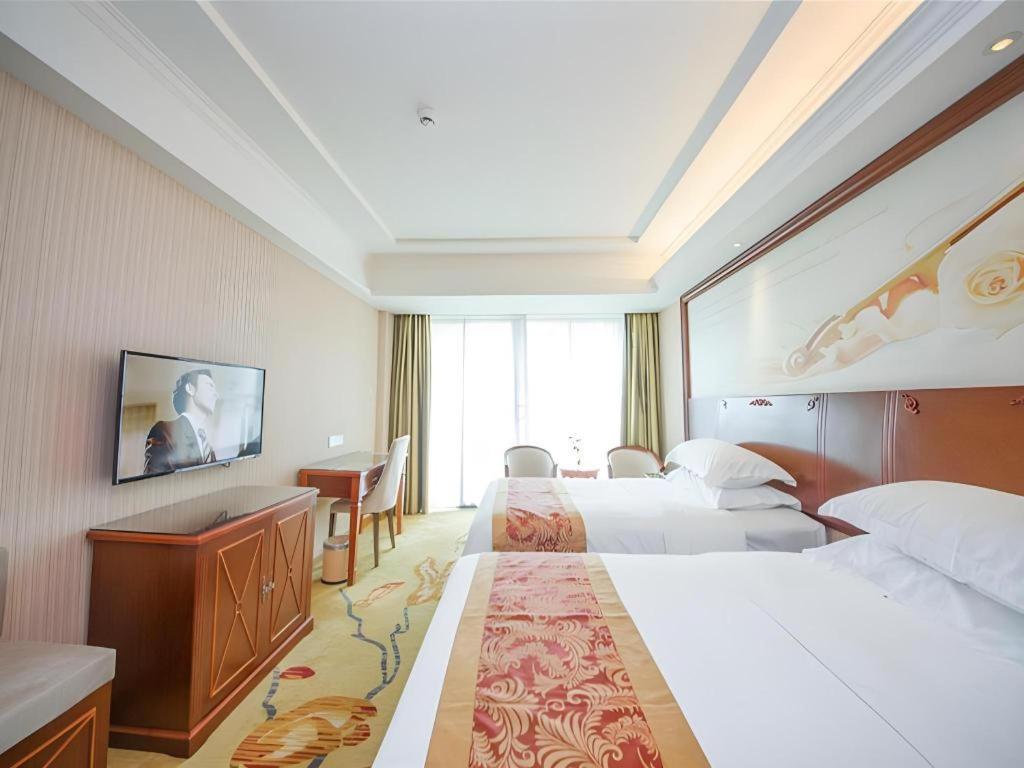 Vienna Classic Hotel Qingyuan Taihe Ancient Cave Scenic Area Екстериор снимка