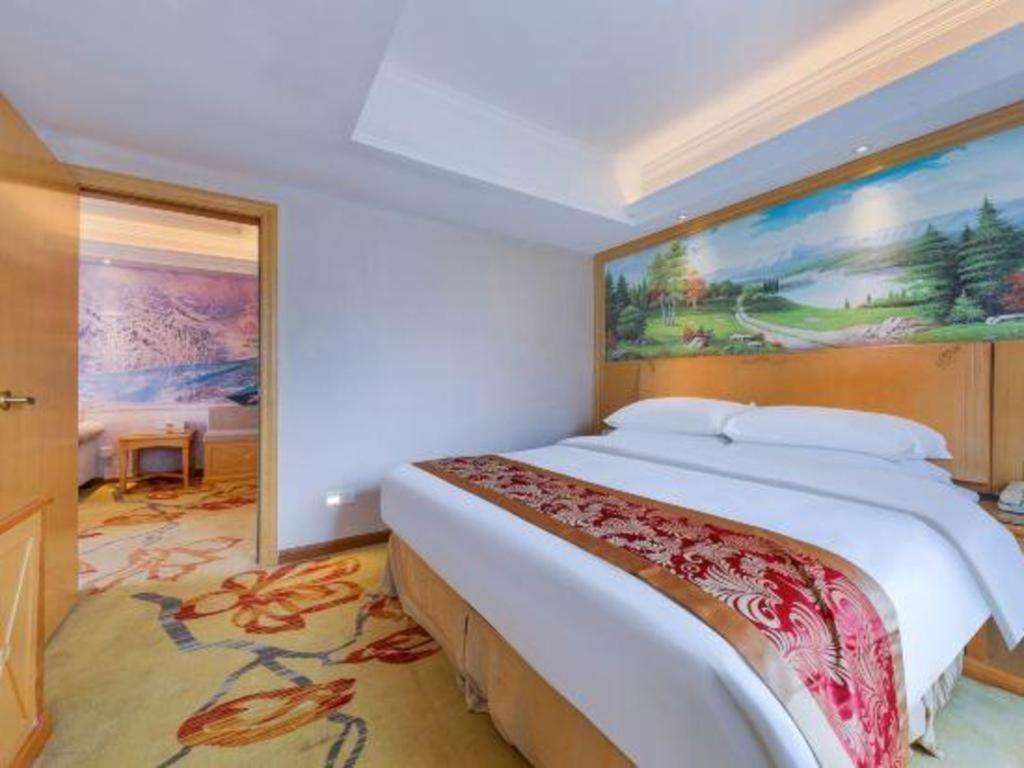 Vienna Classic Hotel Qingyuan Taihe Ancient Cave Scenic Area Екстериор снимка