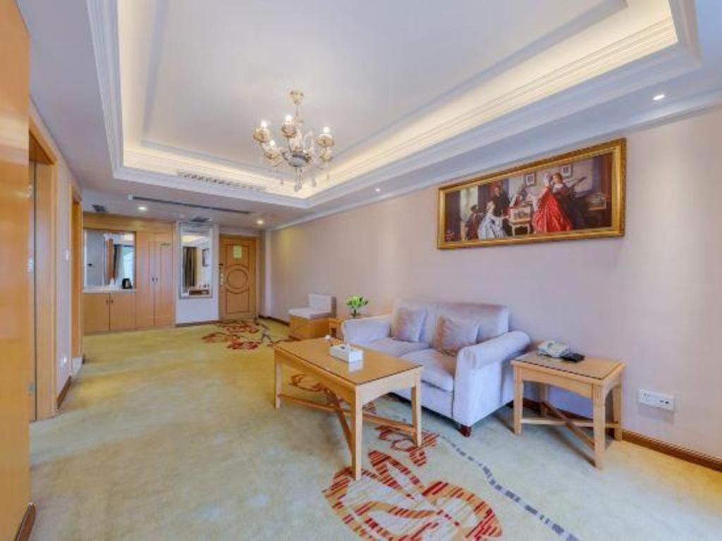 Vienna Classic Hotel Qingyuan Taihe Ancient Cave Scenic Area Екстериор снимка