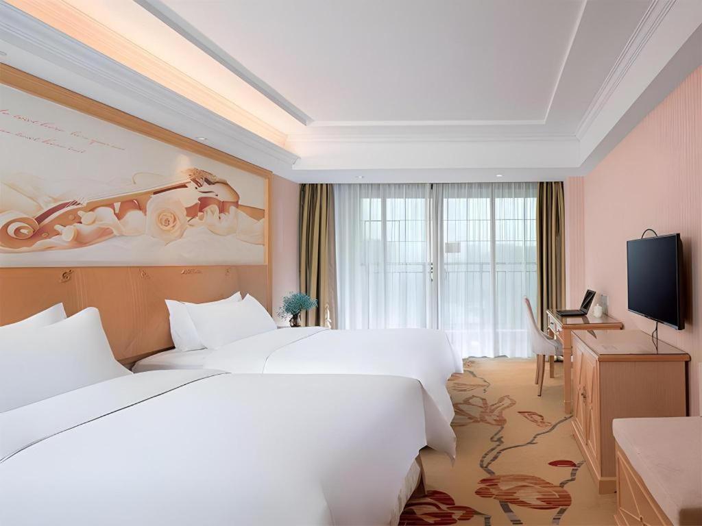 Vienna Classic Hotel Qingyuan Taihe Ancient Cave Scenic Area Екстериор снимка
